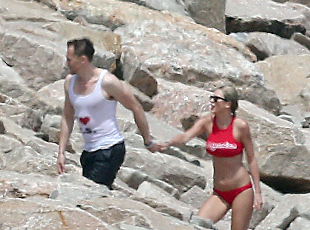 Taylor Swift And Tom Hiddleston Prove Sparks Are Still Flying During Star Studded Fourth Of July Party E Online